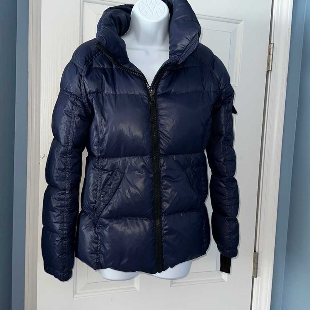 Great condition teen navy blue puffer coat